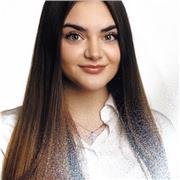 Me definiría como una persona que empatiza bastante, muy paciente y amable. A la hora de enseñar me gusta ser divertida e interactiva. Me gustaría dar clases de italiano, mates a niños de primaria e inglés